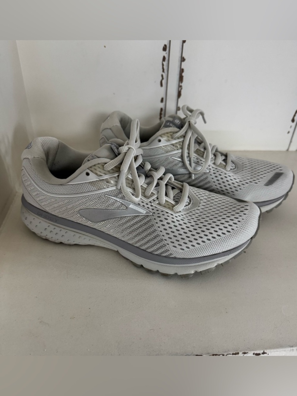 Brooks women’s running sneaker, size 7